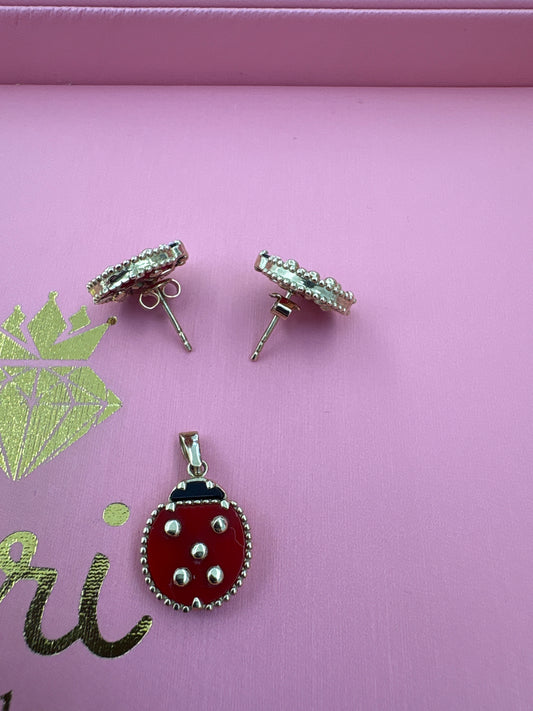 Set de aretes y dije mariquita